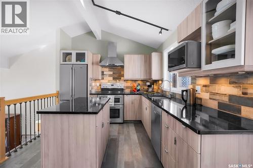 147 Frobisher Crescent, Saskatoon, SK - Indoor Photo Showing Kitchen With Double Sink