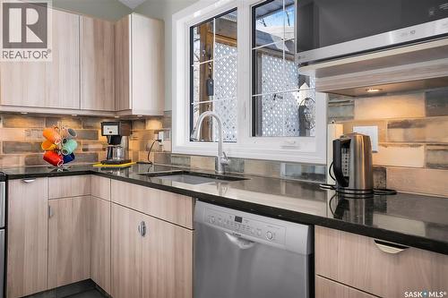 147 Frobisher Crescent, Saskatoon, SK - Indoor Photo Showing Kitchen With Upgraded Kitchen