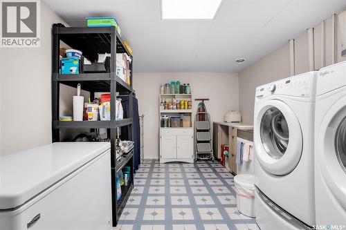 147 Frobisher Crescent, Saskatoon, SK - Indoor Photo Showing Laundry Room
