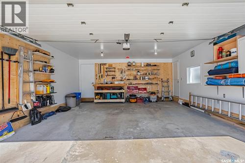 147 Frobisher Crescent, Saskatoon, SK - Indoor Photo Showing Garage
