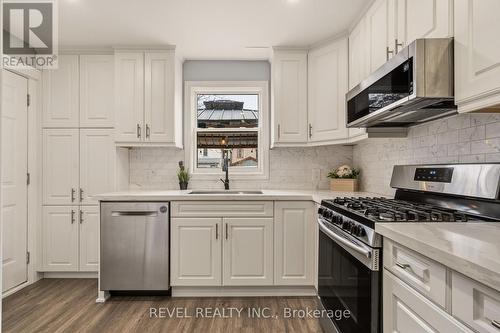 14 Mars Avenue, Hamilton, ON - Indoor Photo Showing Kitchen With Upgraded Kitchen