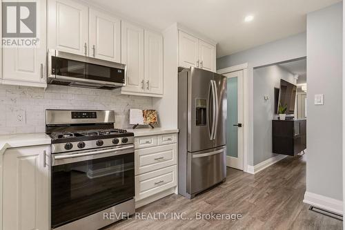 14 Mars Avenue, Hamilton, ON - Indoor Photo Showing Kitchen