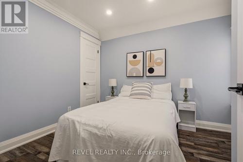 14 Mars Avenue, Hamilton, ON - Indoor Photo Showing Bedroom