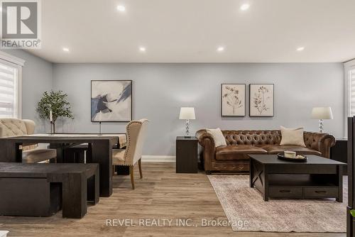 14 Mars Avenue, Hamilton, ON - Indoor Photo Showing Living Room