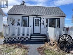 921 Ominica STREET E Moose Jaw, SK S6H 0J1