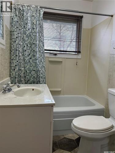 1809 2Nd Street, Estevan, SK - Indoor Photo Showing Bathroom