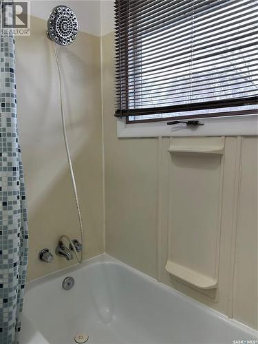 1809 2Nd Street, Estevan, SK - Indoor Photo Showing Bathroom