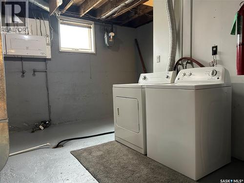 1809 2Nd Street, Estevan, SK - Indoor Photo Showing Laundry Room