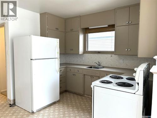 1809 2Nd Street, Estevan, SK - Indoor Photo Showing Kitchen
