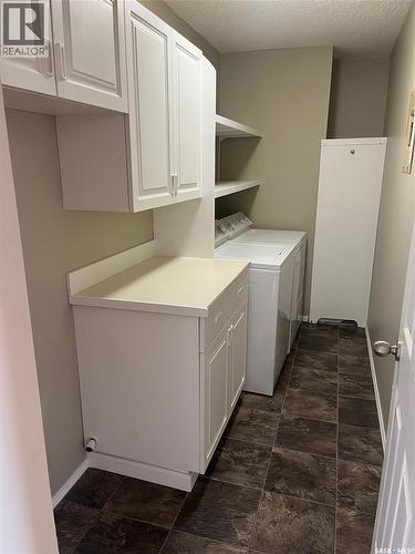 304 408 Heritage Drive, Estevan, SK - Indoor Photo Showing Laundry Room