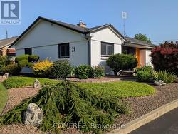 21 SEACLIFF DRIVE W Leamington, ON N8H 2L5
