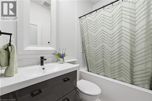 252 King Street W, Hamilton, ON - Indoor Photo Showing Bathroom