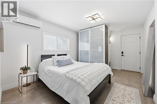 252 King Street W, Hamilton, ON - Indoor Photo Showing Bedroom