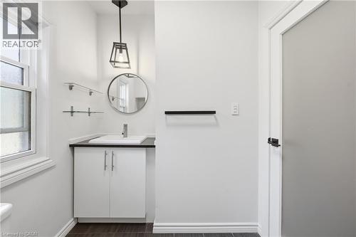 252 King Street W, Hamilton, ON - Indoor Photo Showing Bathroom
