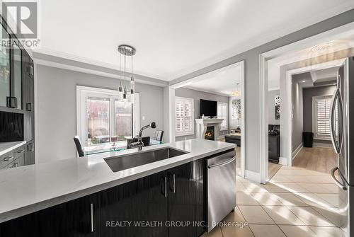 185 Regency View Heights, Vaughan, ON - Indoor Photo Showing Kitchen