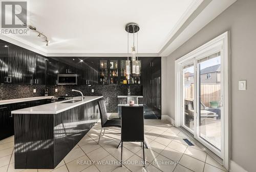 185 Regency View Heights, Vaughan, ON - Indoor Photo Showing Kitchen With Upgraded Kitchen