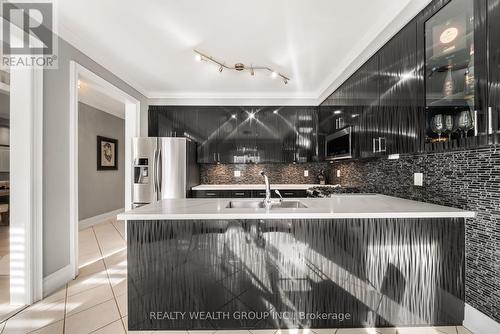 185 Regency View Heights, Vaughan, ON - Indoor Photo Showing Kitchen With Upgraded Kitchen