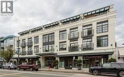 203 4355 W 10TH AVENUE  Vancouver, BC V6R 2H6