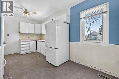 227 West 19Th Street, Hamilton, ON - Indoor Photo Showing Kitchen