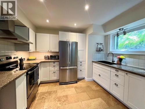 2070 Riverside Avenue, Trail, BC - Indoor Photo Showing Kitchen