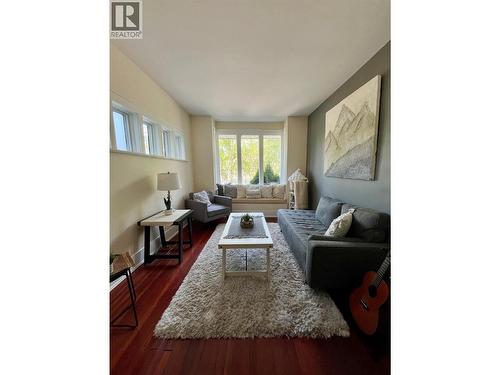 2070 Riverside Avenue, Trail, BC - Indoor Photo Showing Living Room