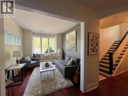 2070 Riverside Avenue, Trail, BC - Indoor Photo Showing Living Room