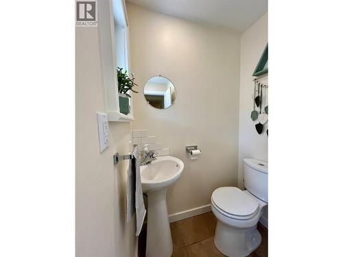 2070 Riverside Avenue, Trail, BC - Indoor Photo Showing Bathroom