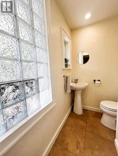 2070 Riverside Avenue, Trail, BC - Indoor Photo Showing Bathroom