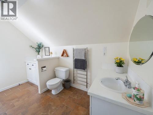 2070 Riverside Avenue, Trail, BC - Indoor Photo Showing Bathroom