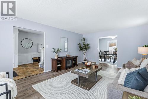 27 Foxcroft Crescent, London South (South K), ON - Indoor Photo Showing Living Room
