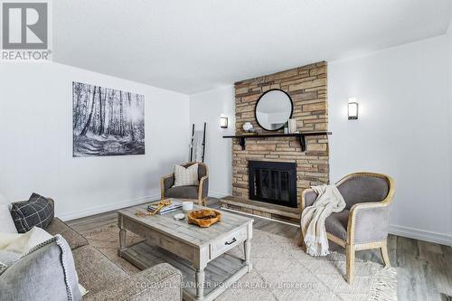 27 Foxcroft Crescent, London South (South K), ON - Indoor Photo Showing Living Room With Fireplace