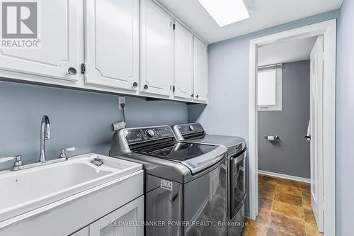 27 Foxcroft Crescent, London South (South K), ON - Indoor Photo Showing Laundry Room
