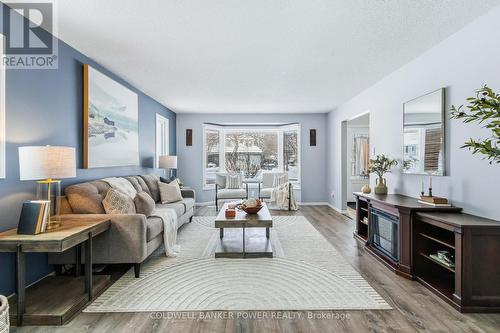 27 Foxcroft Crescent, London South (South K), ON - Indoor Photo Showing Living Room