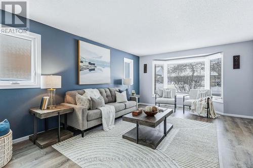 27 Foxcroft Crescent, London South (South K), ON - Indoor Photo Showing Living Room