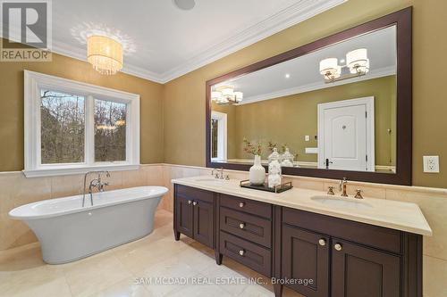 1286 Woodeden Drive, Mississauga, ON - Indoor Photo Showing Bathroom