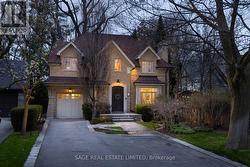 4 REIGATE ROAD Toronto, ON M9A 2Y2