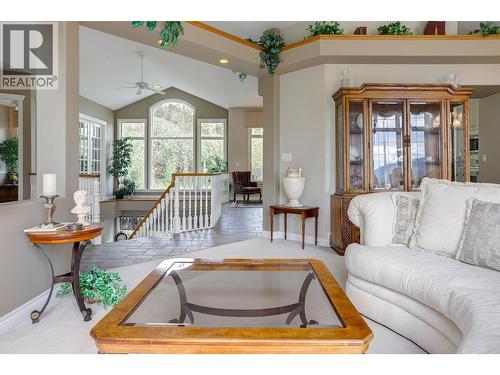 1101 Phoenix Drive, Vernon, BC - Indoor Photo Showing Living Room