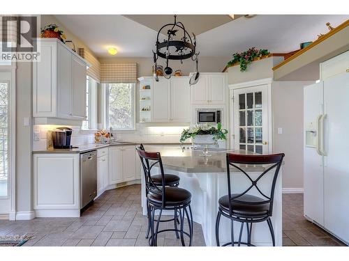 1101 Phoenix Drive, Vernon, BC - Indoor Photo Showing Kitchen