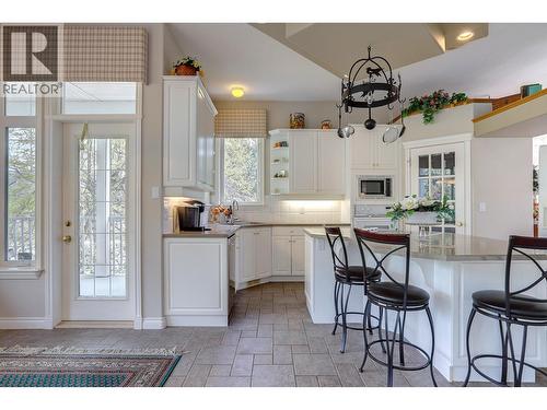 1101 Phoenix Drive, Vernon, BC - Indoor Photo Showing Kitchen