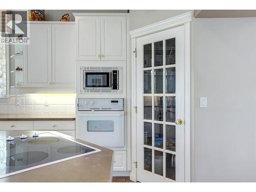 1101 Phoenix Drive, Vernon, BC - Indoor Photo Showing Kitchen