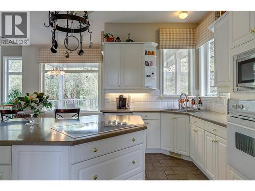 1101 Phoenix Drive, Vernon, BC - Indoor Photo Showing Kitchen With Double Sink