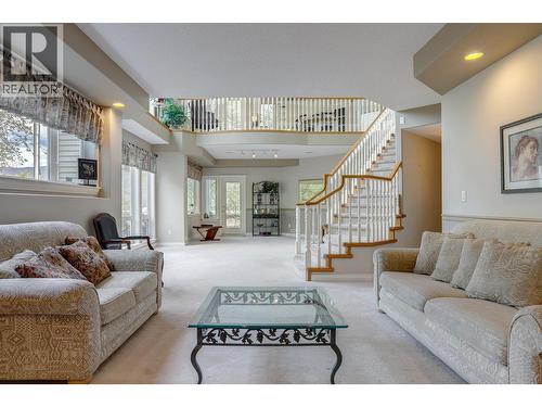 1101 Phoenix Drive, Vernon, BC - Indoor Photo Showing Living Room