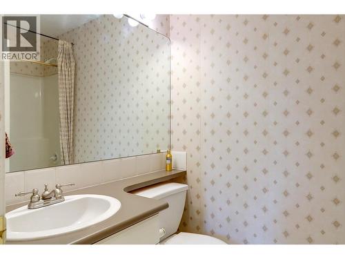 1101 Phoenix Drive, Vernon, BC - Indoor Photo Showing Bathroom