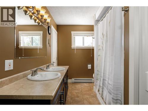 2351 Gallagher Road, Kelowna, BC - Indoor Photo Showing Bathroom