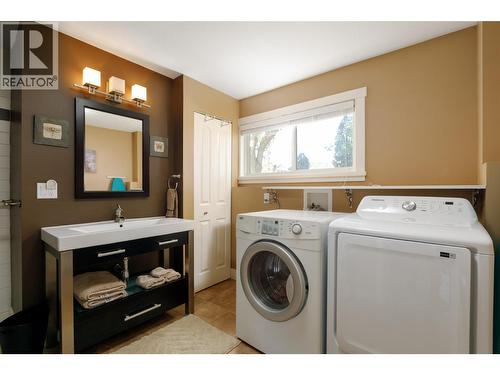 2351 Gallagher Road, Kelowna, BC - Indoor Photo Showing Laundry Room