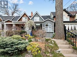 199 LEE AVENUE Toronto, ON M4E 2P4