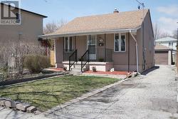 30 HEARST CIRCLE Toronto, ON M6M 2T7