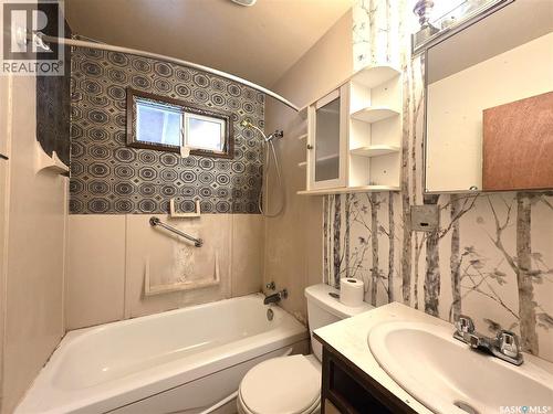 314 2Nd Avenue, Young, SK - Indoor Photo Showing Bathroom
