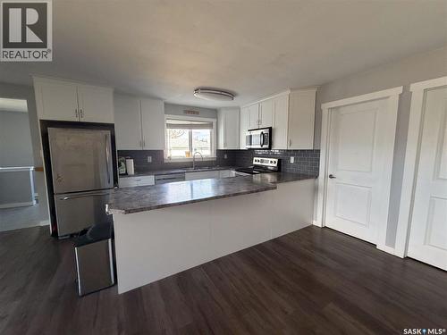 302 Aberdeen Street, Elbow, SK - Indoor Photo Showing Kitchen