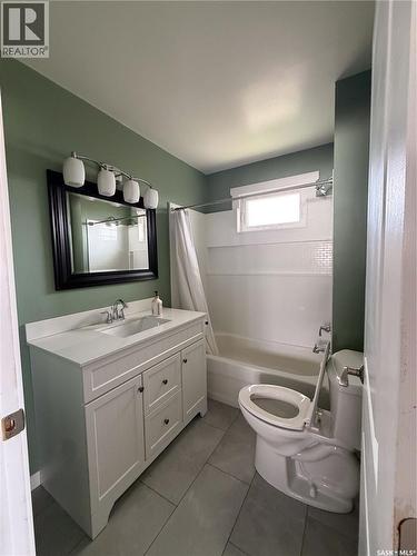 302 Aberdeen Street, Elbow, SK - Indoor Photo Showing Bathroom